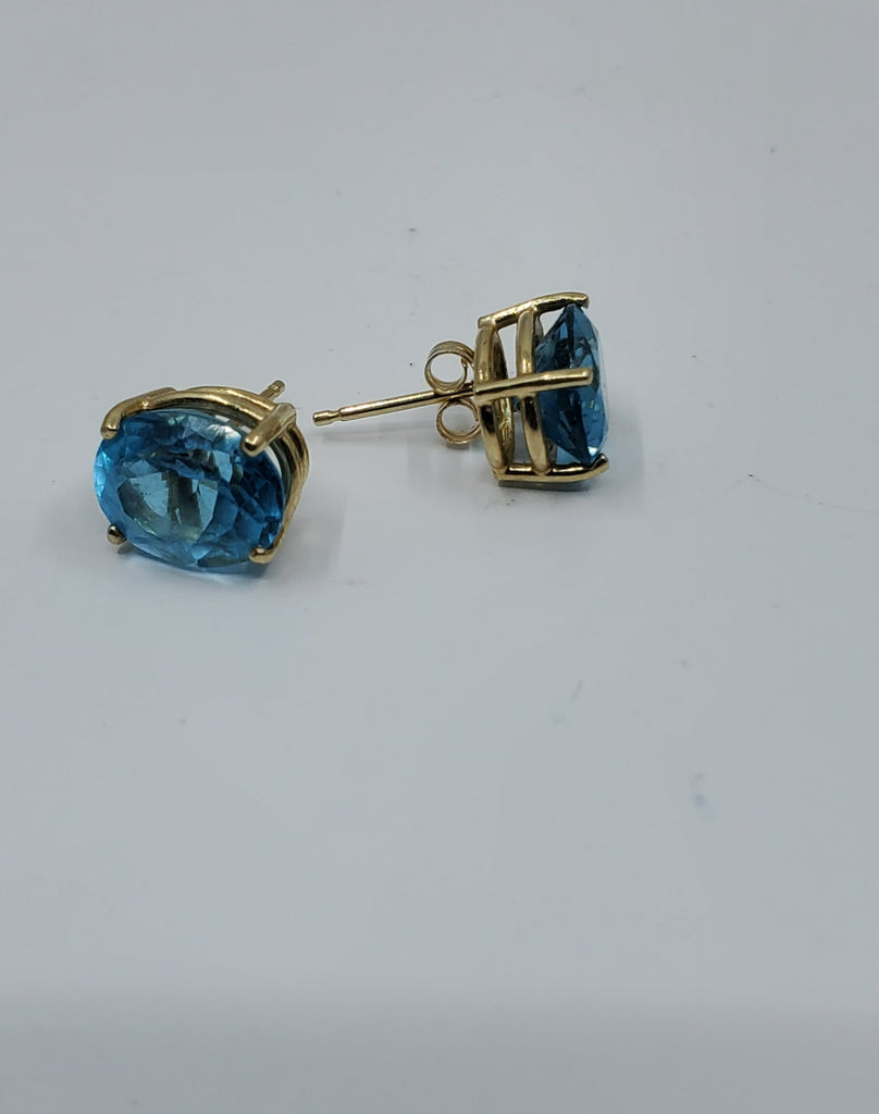 14k Yellow gold doble wire Blue topaz stud earrings