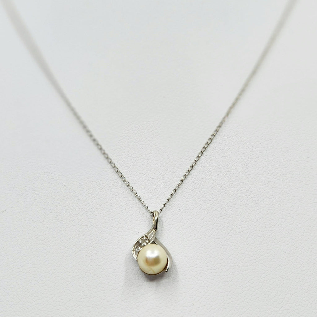 14k White Gold Pearl Pendant